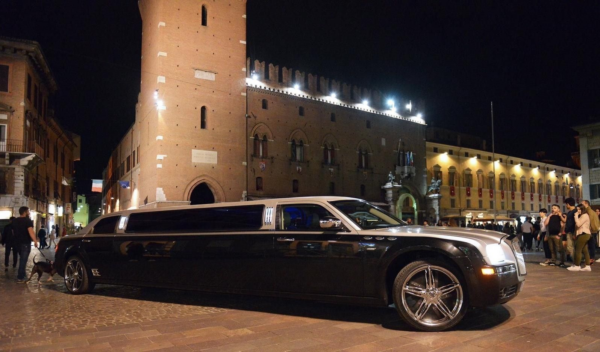 LIMOUSINE CHRYSLER BLACK - fino a 8 passeggeri