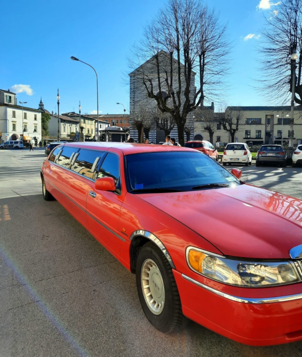 LIMOUSINE LINCOLN RED - fino a 8 passeggeri